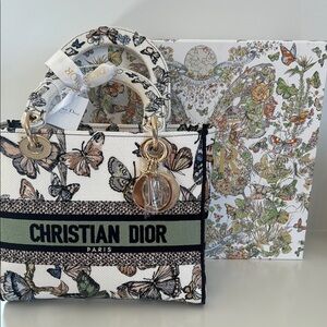 DIOR Medium Lady D-Light Bag w Strap